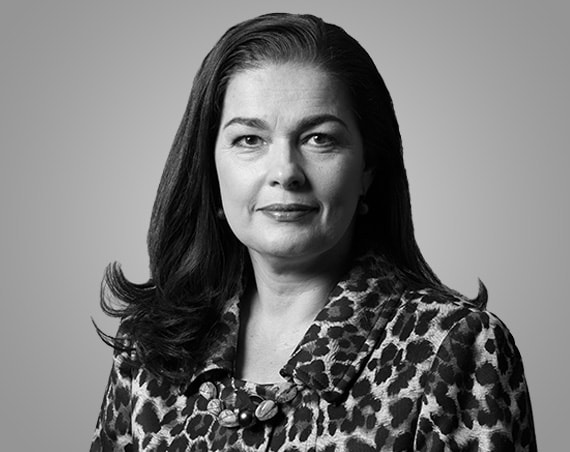 Headshot for Ana Dutra